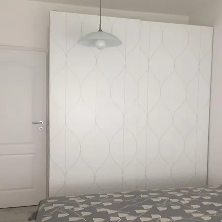 דירה Cozy And Modern Krasno Selo, Free Parking