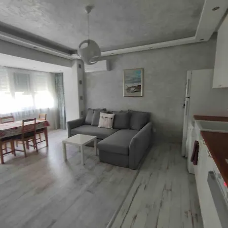 Cozy And Modern Krasno Selo, Free Parking דירה