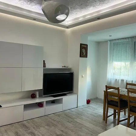Апартаменты Cozy And Modern Krasno Selo, Free Parking *